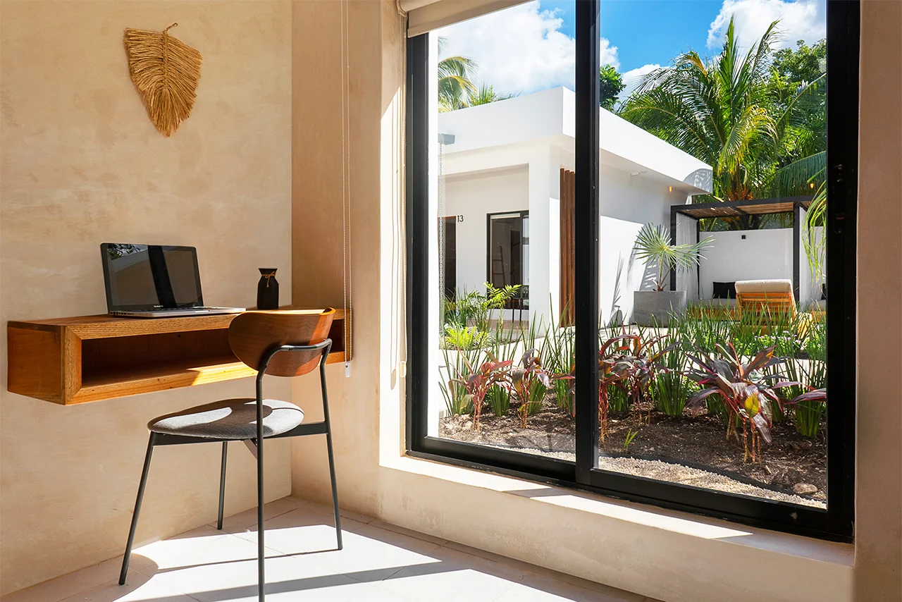 Illacozumel-king-superior-escritorio-y-ventana-1280-x-854 (1)